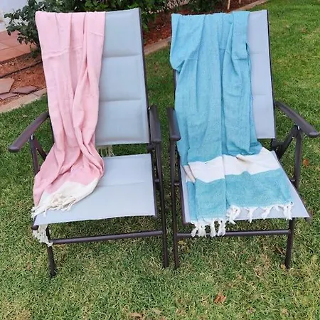 La Casita: Bajo Reformado Con Salida A Jardin * Denia