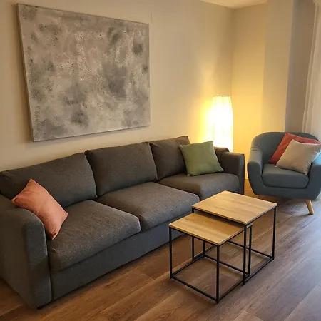 La Casita: Bajo Reformado Con Salida A Jardin * Denia