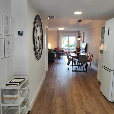 Apartamento La Casita: Bajo Reformado Con Salida A Jardin