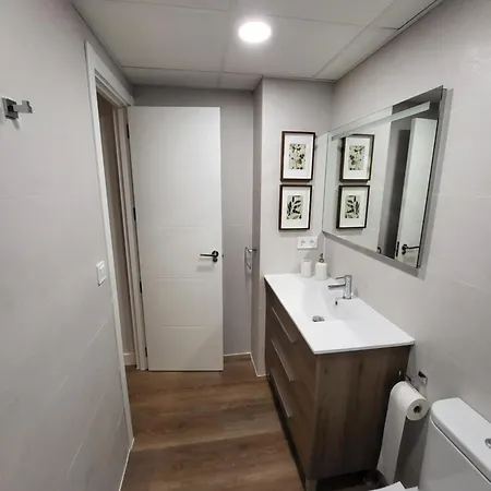 Apartamento La Casita: Bajo Reformado Con Salida A Jardin *